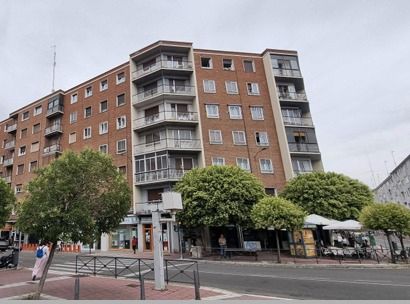 Exterior view of Flat for sale in Valladolid Capital  with Heating, Terrace and Storage room