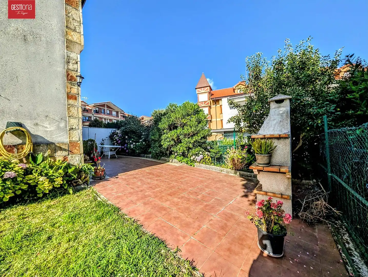 Terrassa de Casa adosada en venda en Noja amb Calefacció, Jardí privat i Terrassa