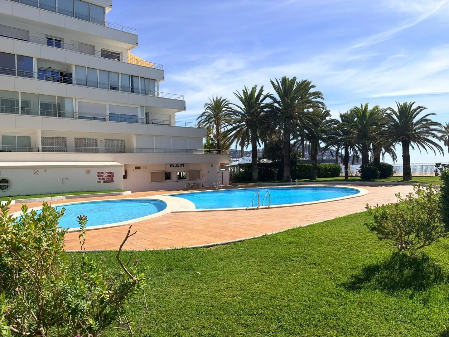 Piscina de Apartament en venda en Roses amb Aire condicionat, Calefacció i Terrassa