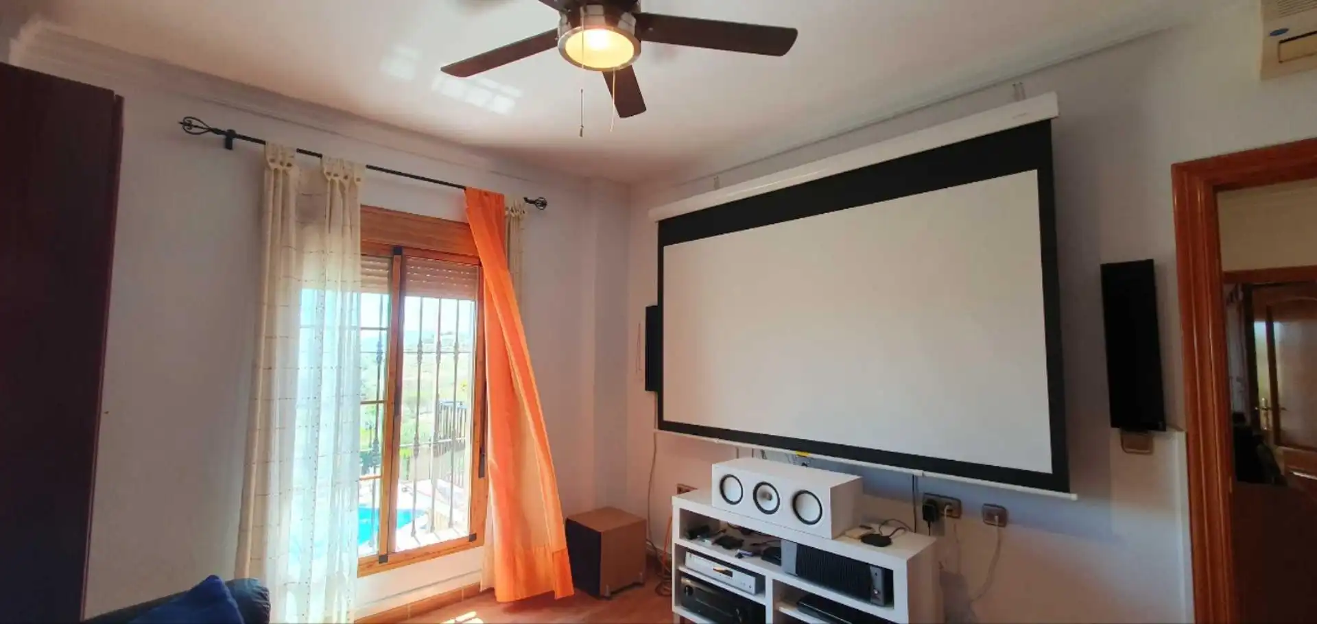 Sala d'estar de Finca rústica en venda en Málaga amb Aire condicionat, Calefacció i Jardí privat