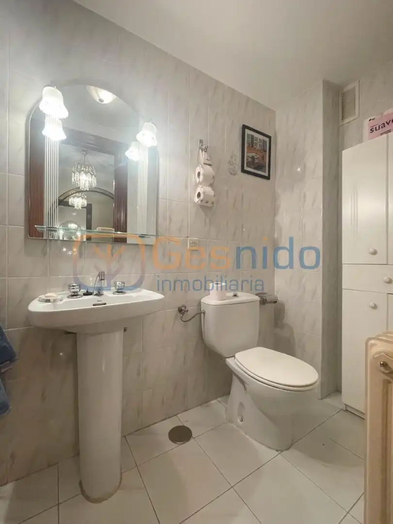 Baño de Piso de alquiler en Segovia con Calefacción, Parquet y Terraza