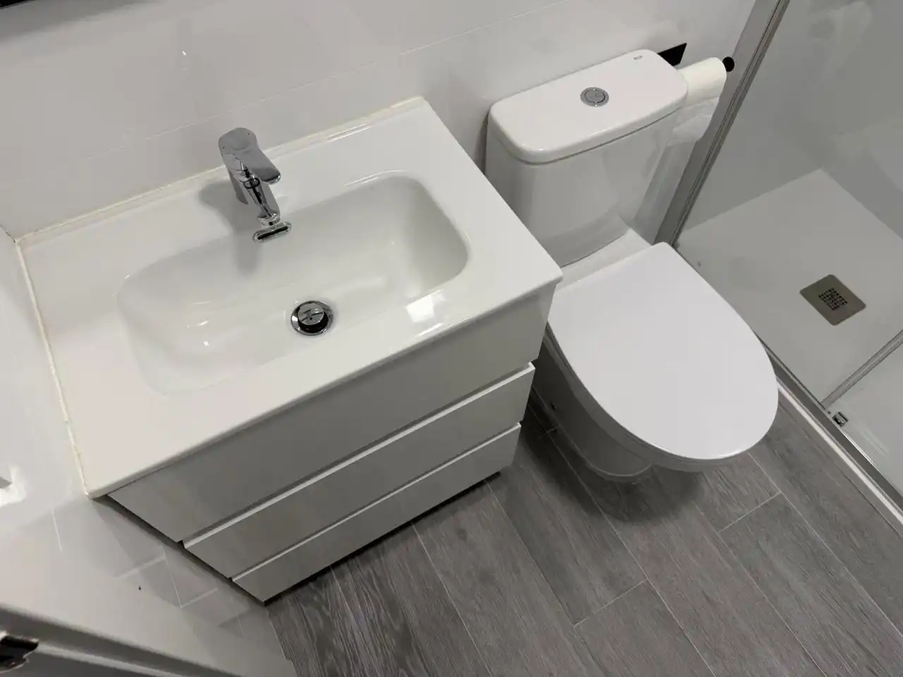 Bany de Local en venda en Madrid amb Aire condicionat