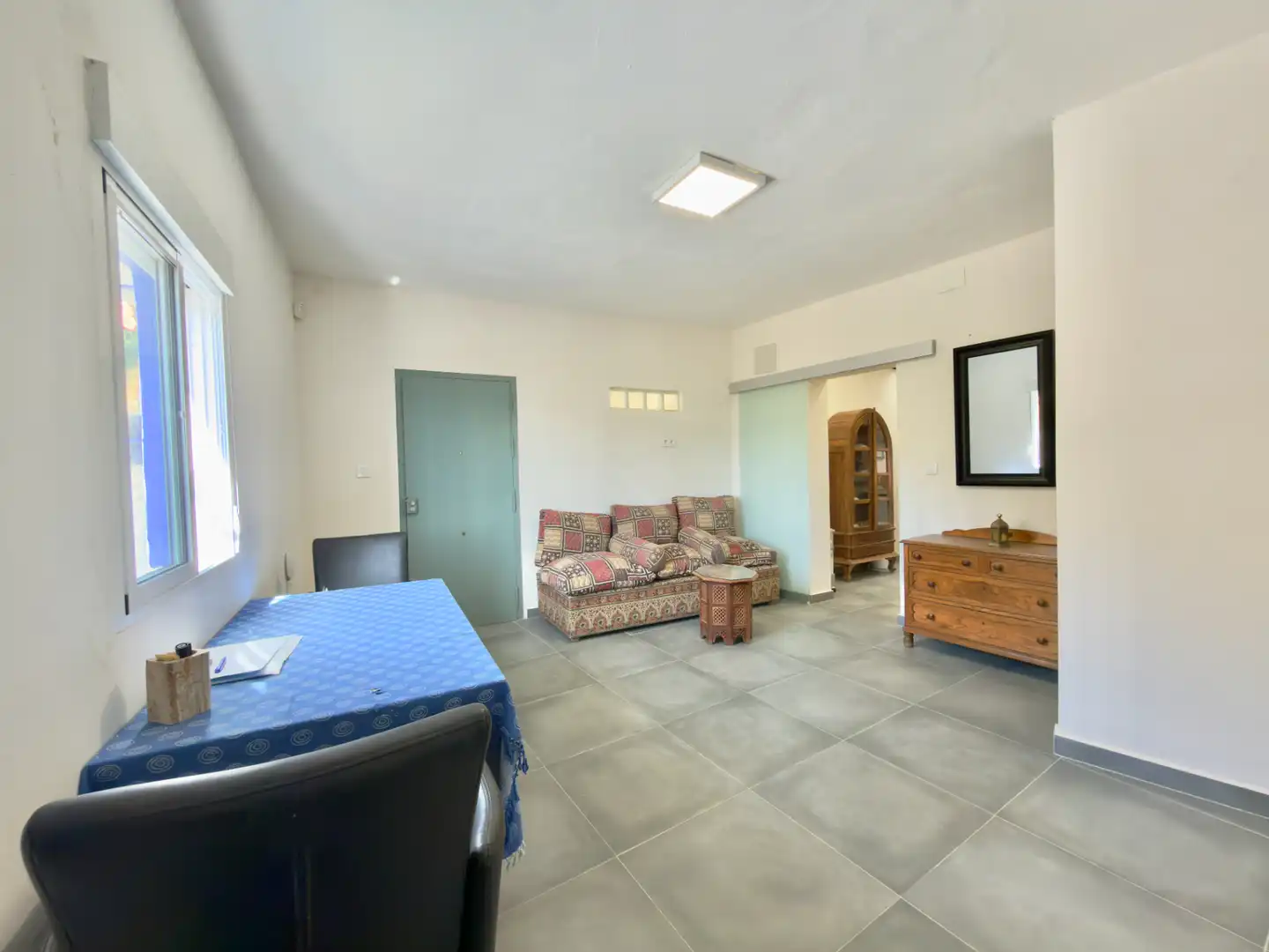 Ground floor for sale in Bornos  with Air Conditioner, Private garden and Furnished