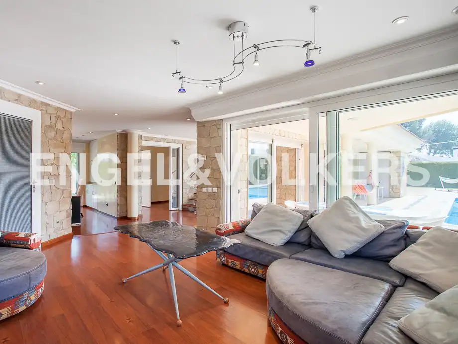 Sala de estar de Casa o chalet en venta en Serra con Calefacción, Jardín privado y Trastero