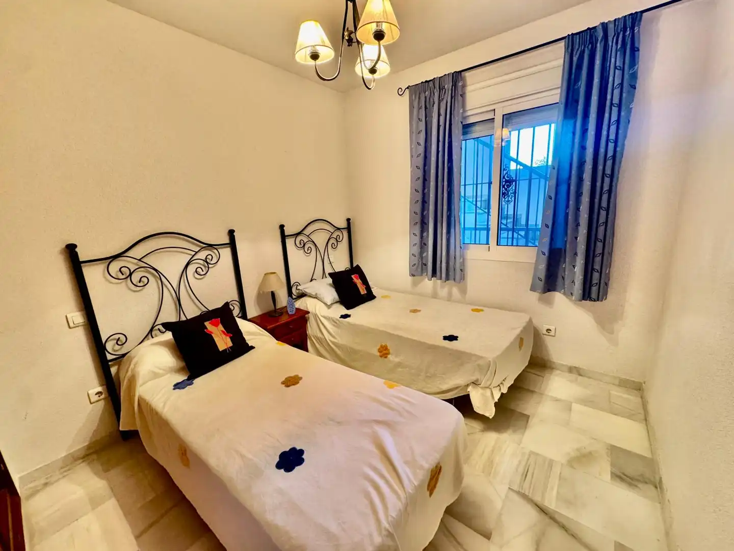 Habitación de Piso en venta en Fuengirola con Terraza, Amueblado y Horno
