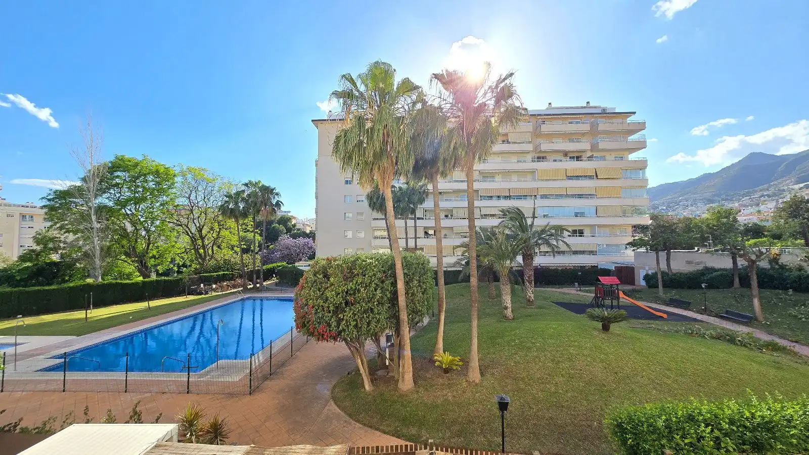 Vista exterior de Piso en venta en Benalmádena con Aire acondicionado, Calefacción y Terraza