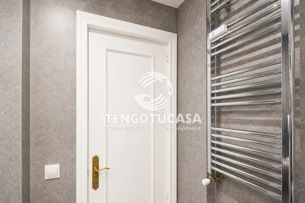 Baño de Piso en venta en Madrid con Aire acondicionado, Calefacción y Amueblado