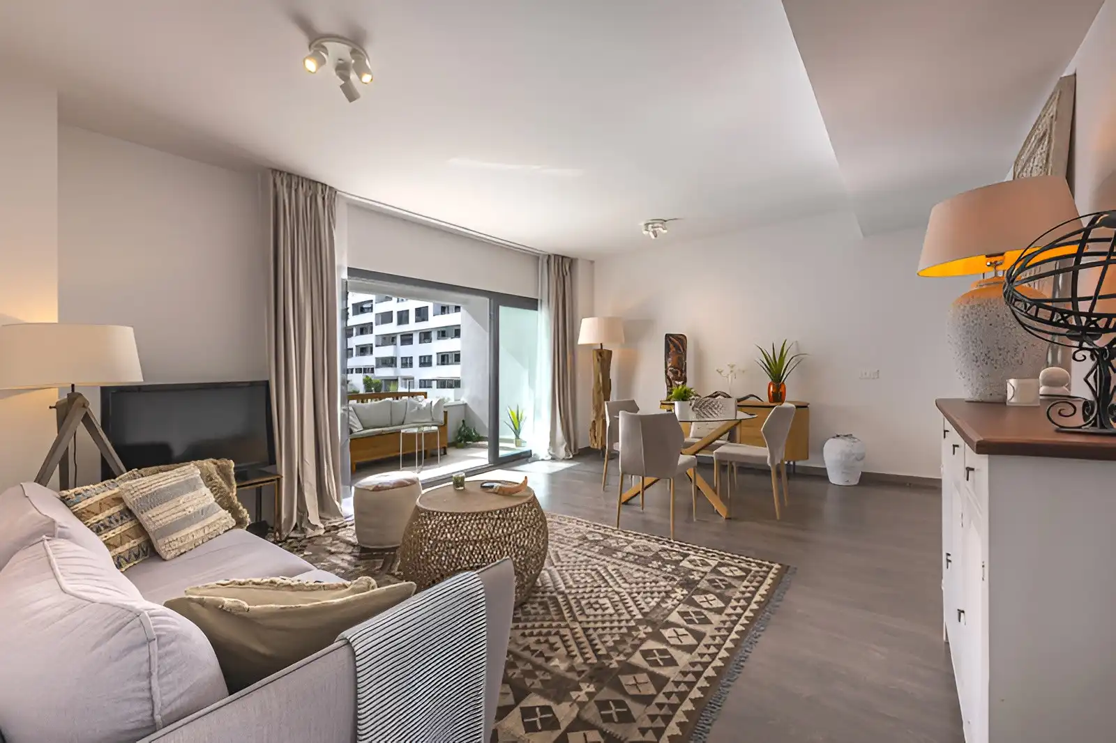Apartament amb piscina en venda a Estepona Pueblo