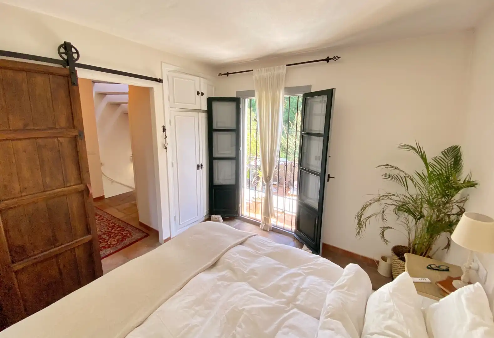 Habitación de Casa adosada en venta en Marbella con Jardín privado, Terraza y Piscina