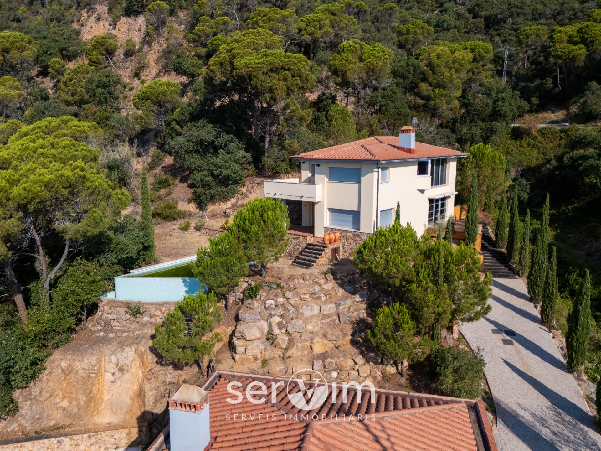 Vista exterior de Casa o xalet en venda en Sant Feliu de Guíxols amb Aire condicionat, Jardí privat i Terrassa