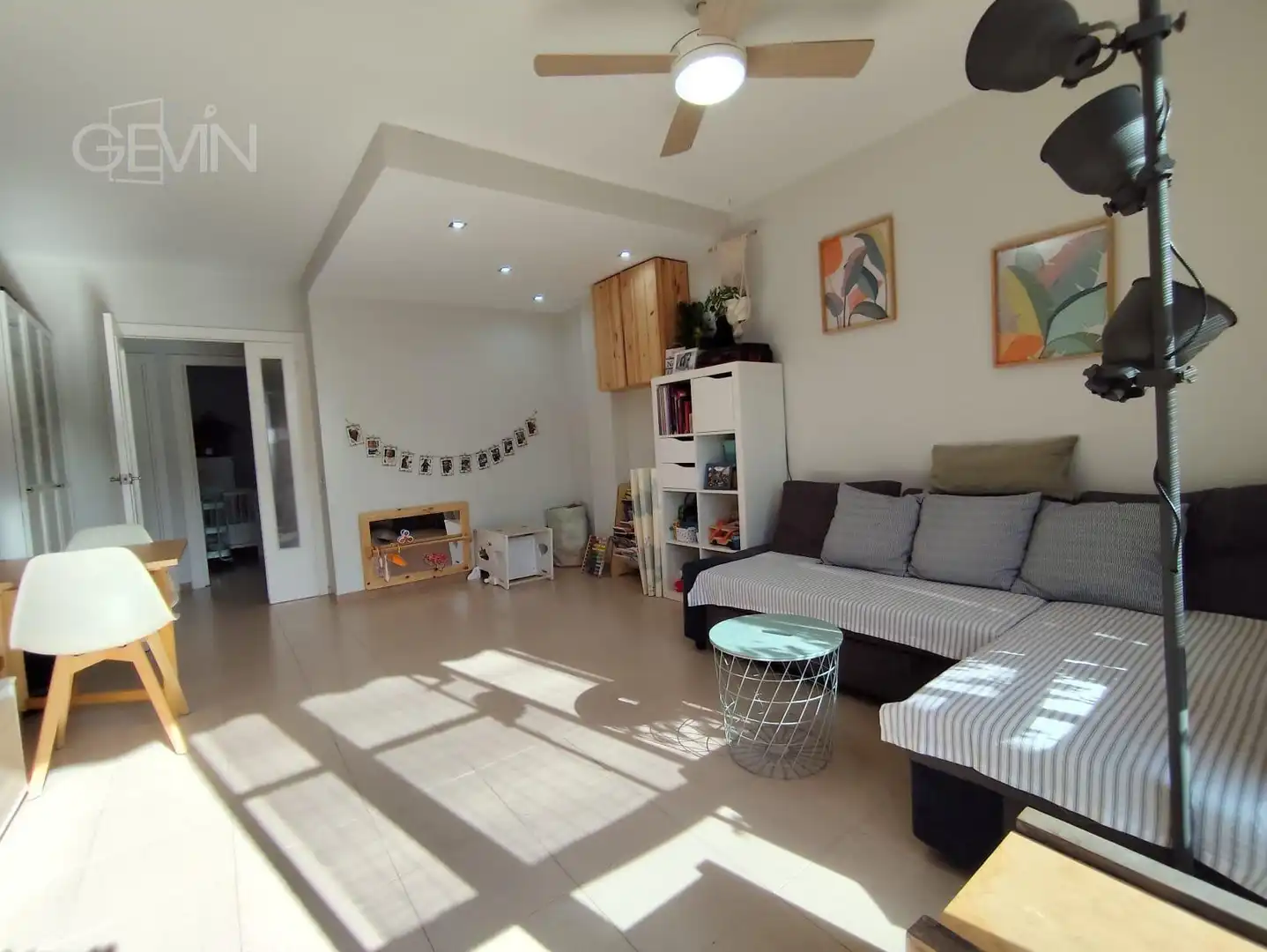 Sala de estar de Piso en venta en Santa Perpètua de Mogoda con Aire acondicionado, Trastero y Balcón