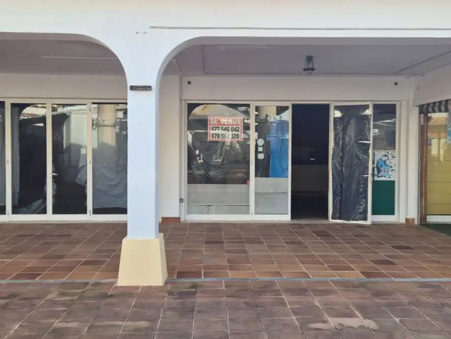 Locale commerciale in vendita a Carrer de Formentor 175