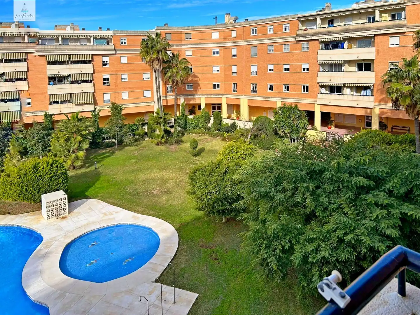 Piscina de Pis en venda en Málaga amb Aire condicionat, Calefacció i Jardí privat