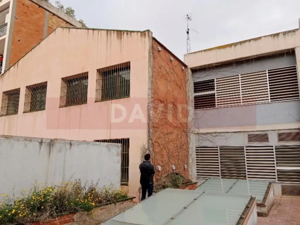 Vista exterior de Edificio en venta en Barcelona