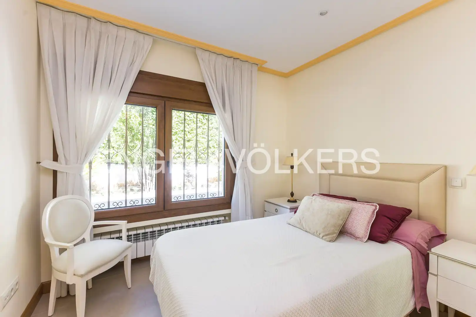 Bedroom of Houses for sale in Madrid  with Air Conditioner, Heating and Private garden