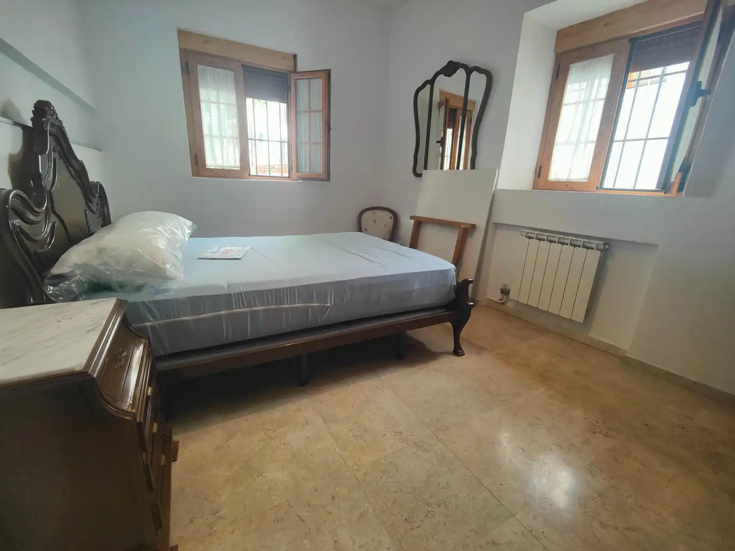 Habitación de Casa o chalet de alquiler en Granada con Calefacción, Jardín privado y Terraza
