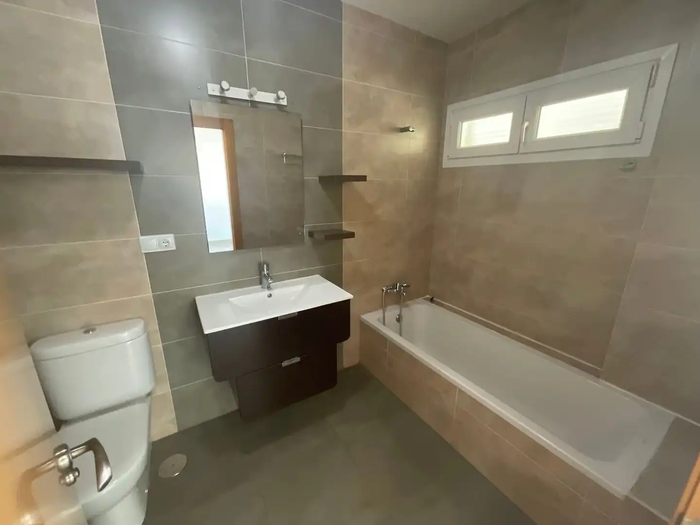 Baño de Casa o chalet en venta en Almería con Jardín privado, Terraza y Trastero