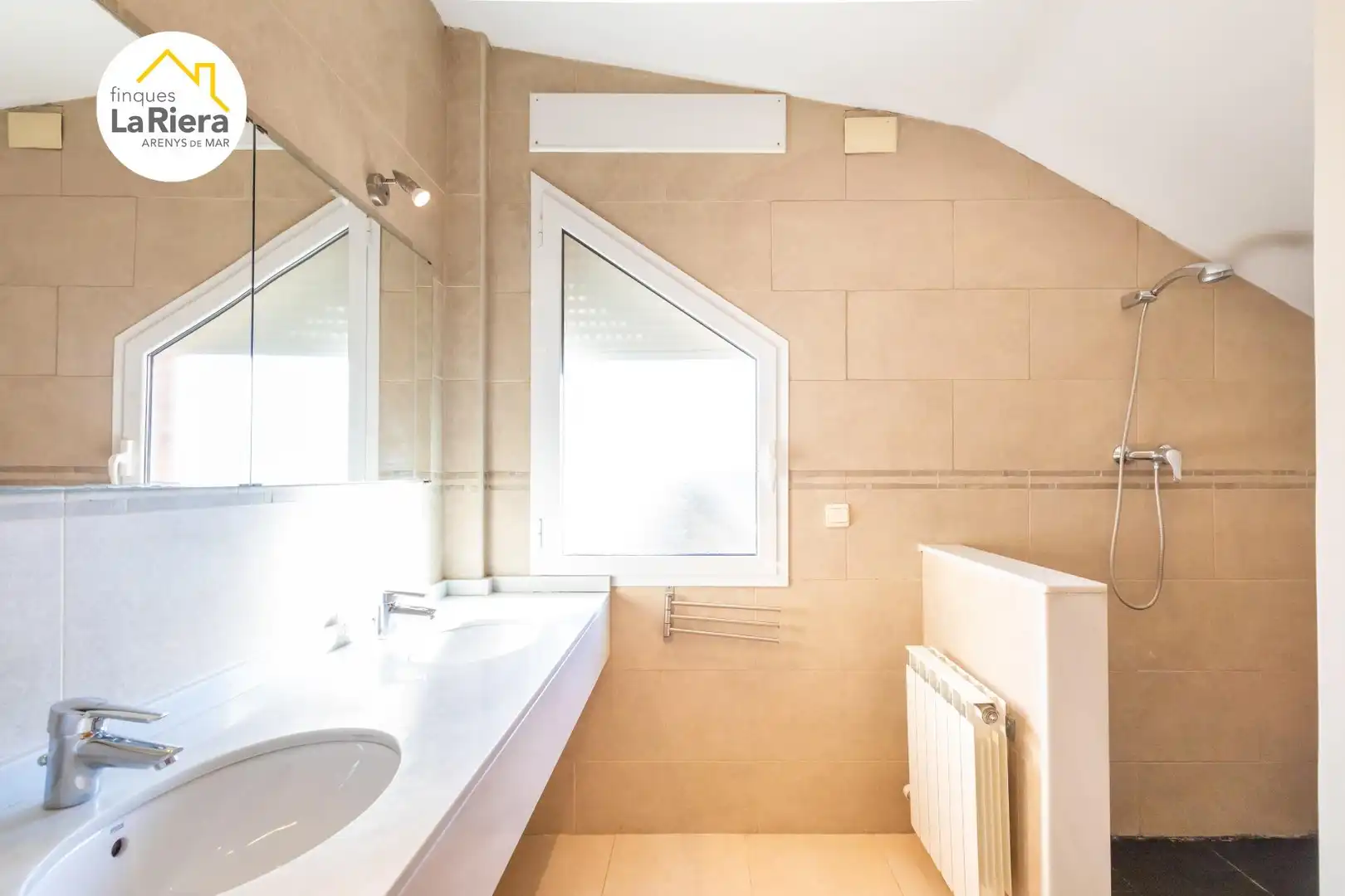 Baño de Casa o chalet en venta en Arenys de Mar con Aire acondicionado, Calefacción y Jardín privado