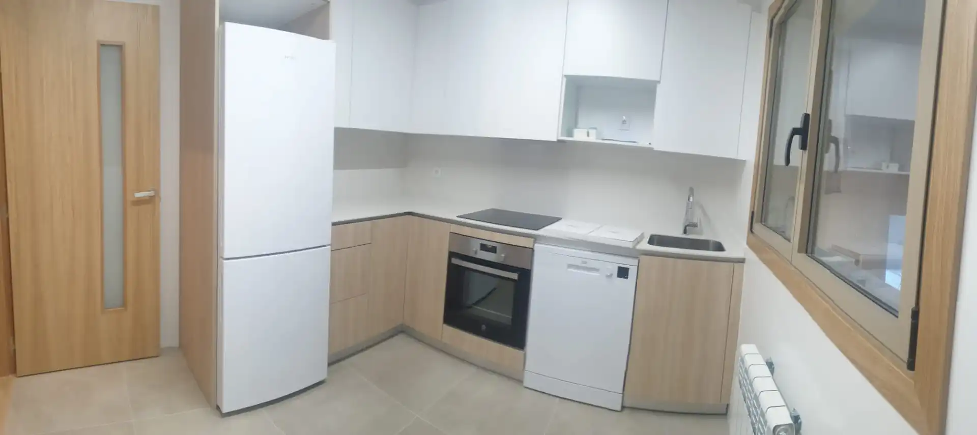 Cocina de Piso de alquiler en Vigo  con Calefacción, Parquet y Trastero