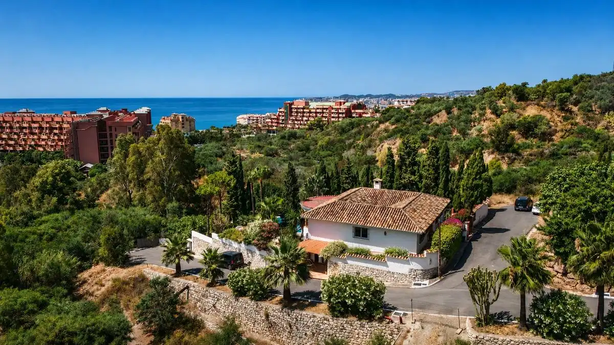 Vista exterior de Casa o chalet en venta en Benalmádena con Aire acondicionado, Calefacción y Jardín privado
