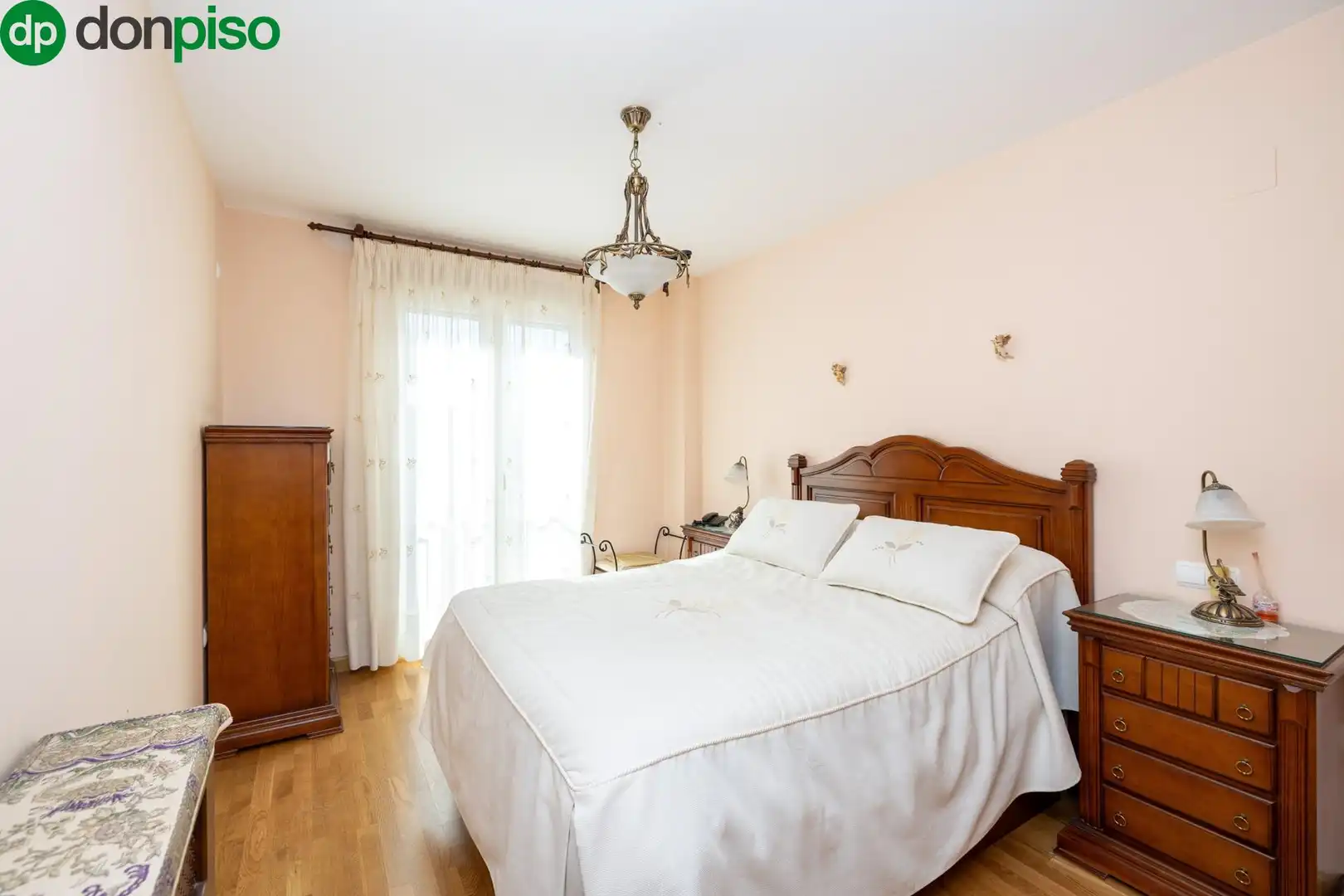 Bedroom of Flat for sale in Granada  with Air Conditioner, Heating and Terrace