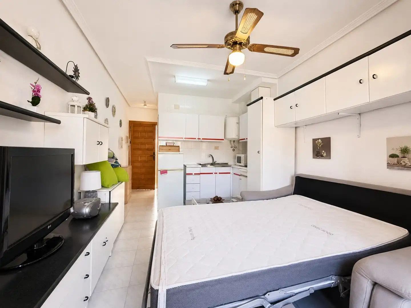 Cocina de Estudio de alquiler en Torrevieja con Aire acondicionado, Piscina y Amueblado