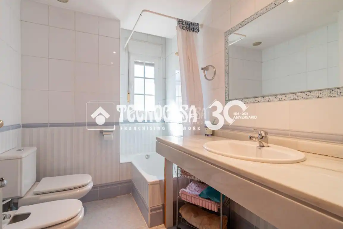 Baño de Casa adosada en venta en Madrid con Parquet