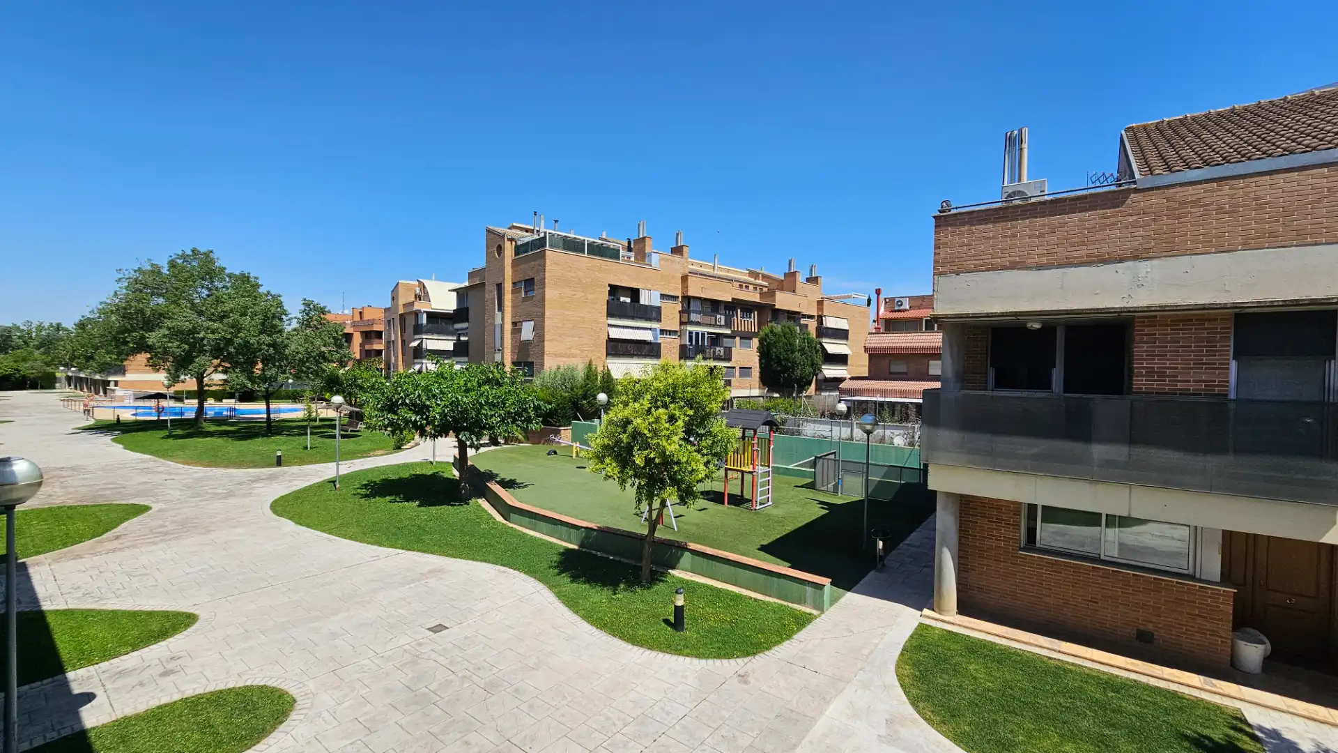 Vista exterior de Casa adosada en venta en Zaragoza con Aire acondicionado, Calefacción y Jardín privado