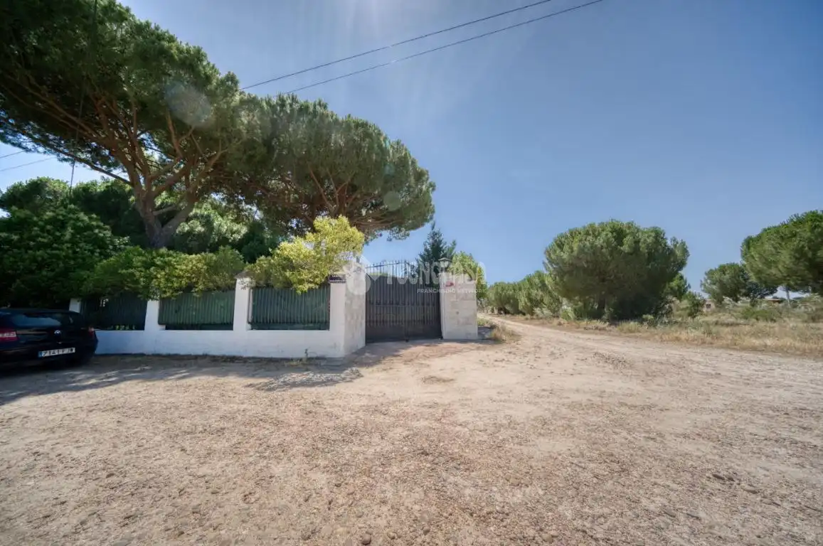 Exterior view of Houses for sale in Villanueva de Duero  with Heating and Swimming Pool