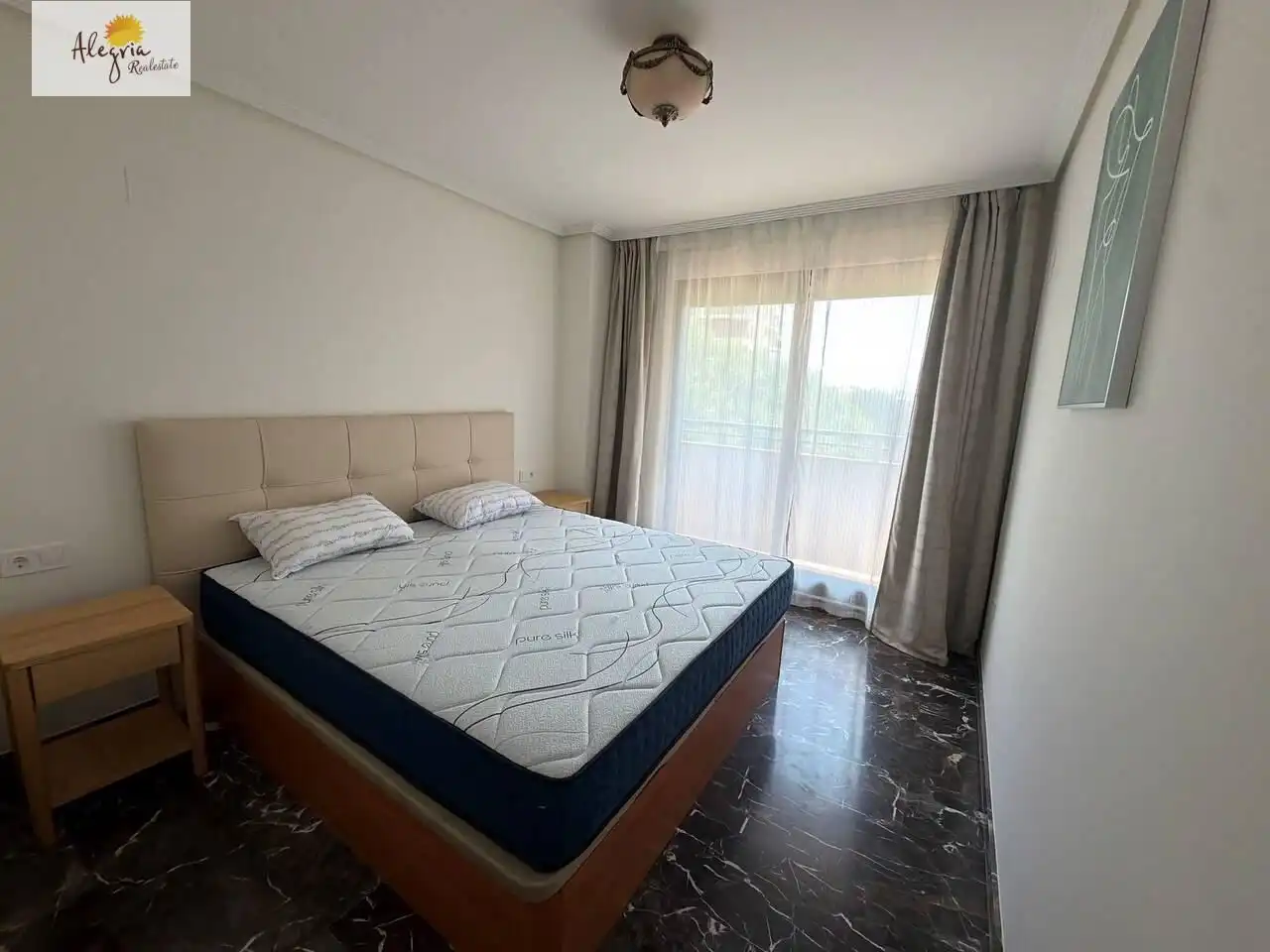 Dormitori de Apartament de lloguer en Valencia amb Aire condicionat, Calefacció i Jardí privat