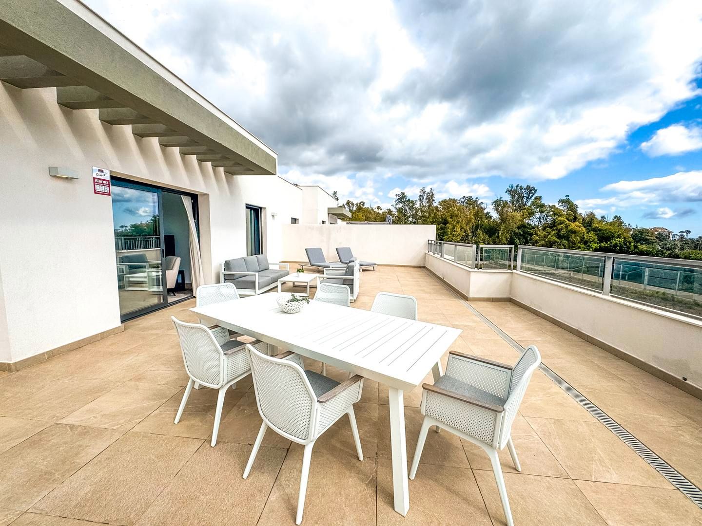 Terrasse von Dachboden zum Verkauf in Casares mit Klimaanlage, Heizung und Terrasse