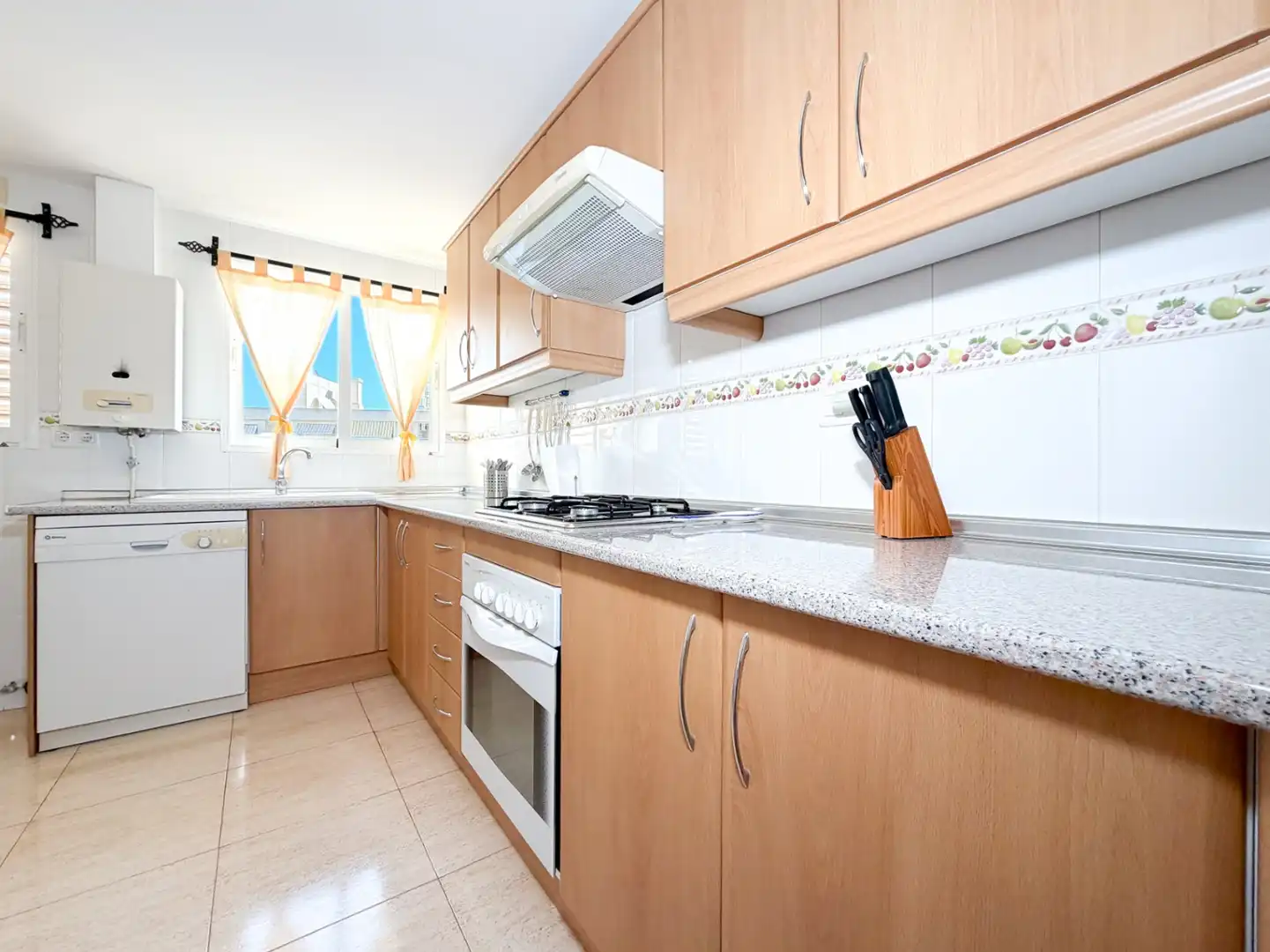 Cuina de Apartament en venda en El Campello amb Aire condicionat, Jardí privat i Traster
