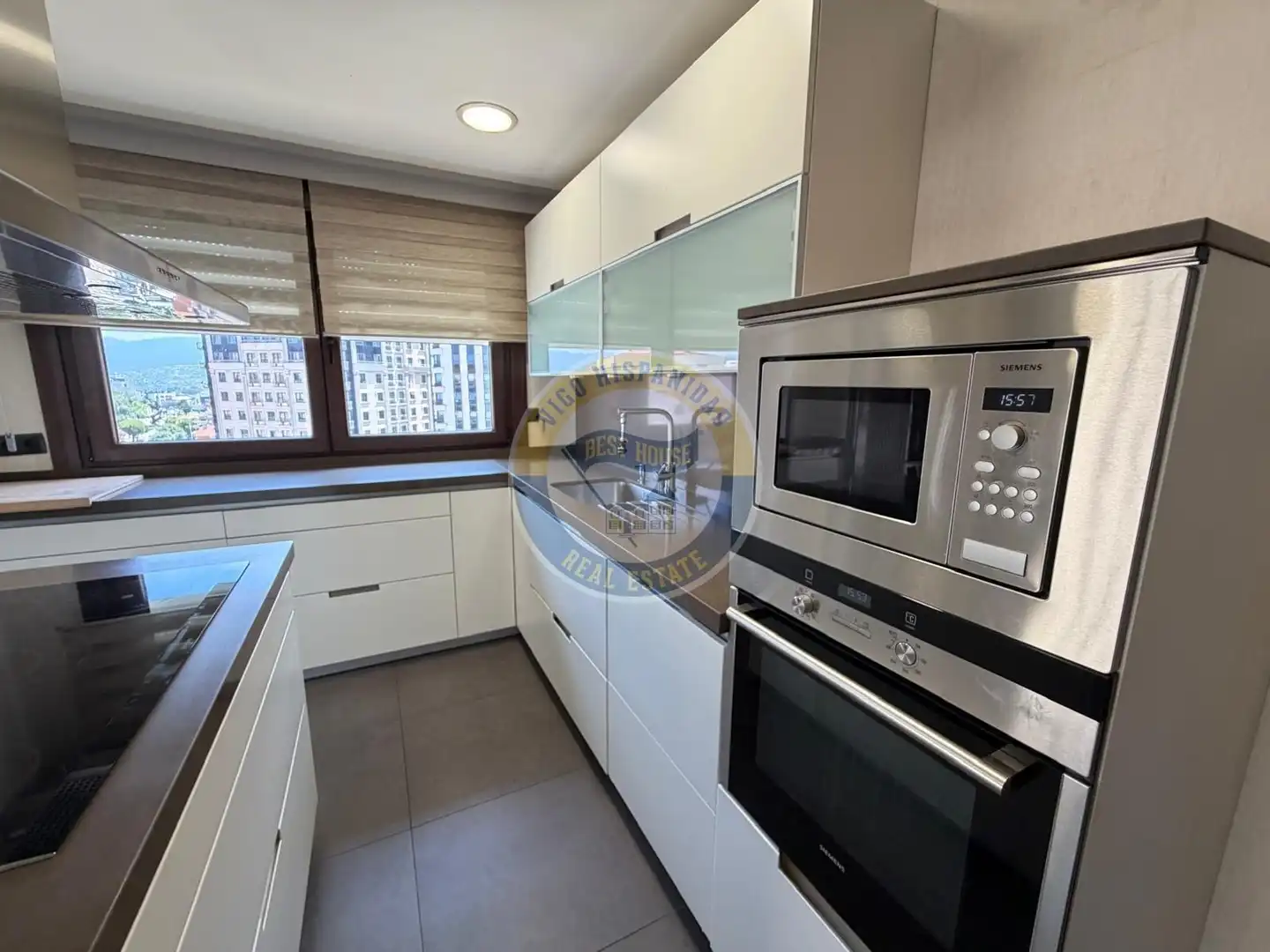Küche von Dachboden zur Miete in Vigo  mit Heizung, Parkett und Terrasse