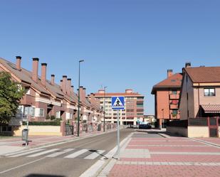 Exterior view of Single-family semi-detached for sale in Valladolid Capital  with Terrace and Balcony