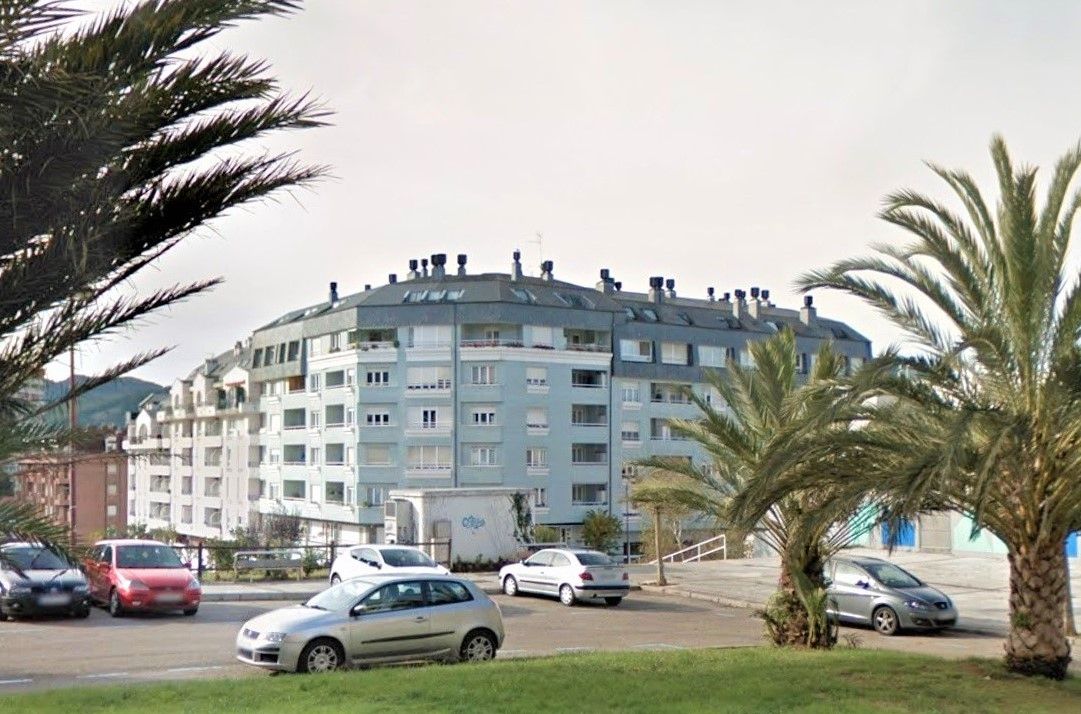 Exterior view of Duplex to rent in Castro-Urdiales  with Heating