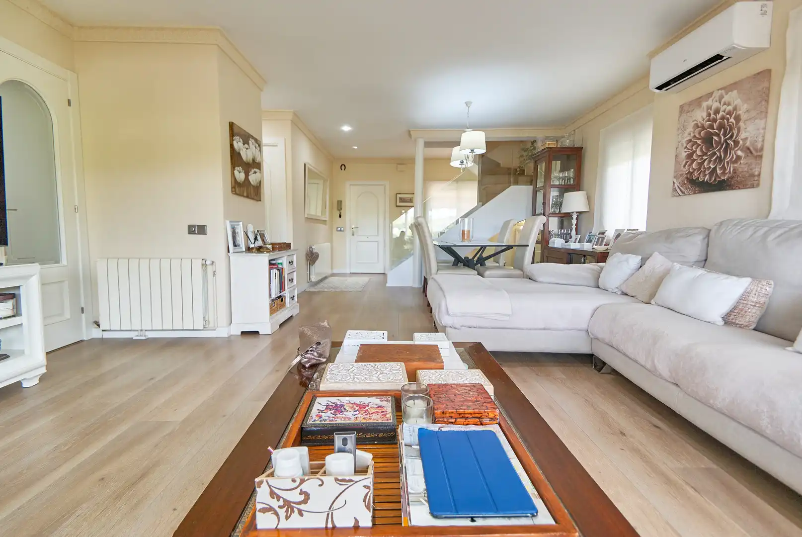 Living room of Houses for sale in Castelldefels  with Air Conditioner, Heating and Private garden