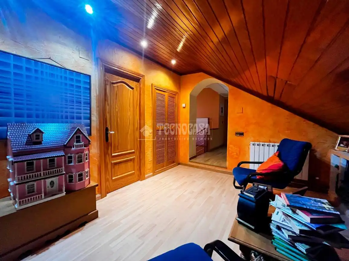 Casa adosada en venta en Sobradiel con Calefacción y Jardín privado