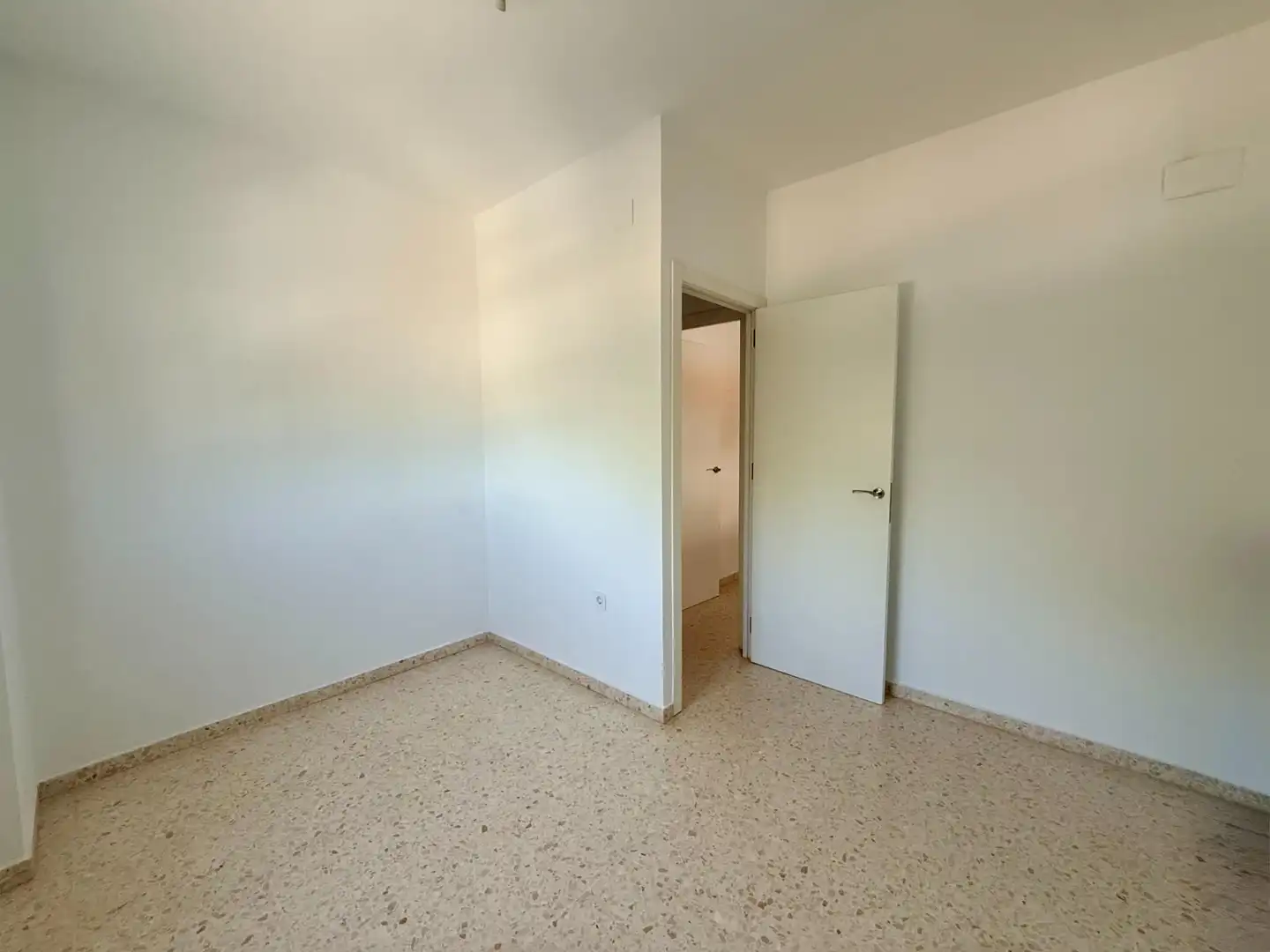 Dormitori de Casa adosada en venda en Morón de la Frontera amb Aire condicionat, Terrassa i Traster