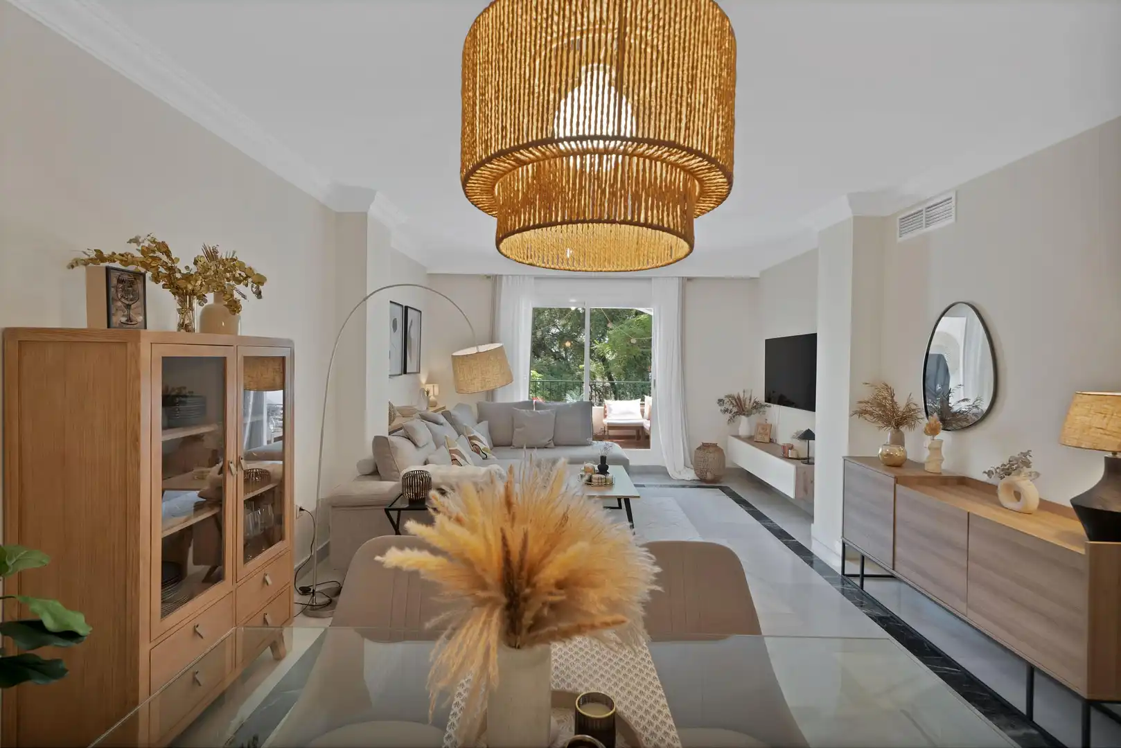 Sala d'estar de Apartament en venda en Marbella amb Aire condicionat, Calefacció i Jardí privat