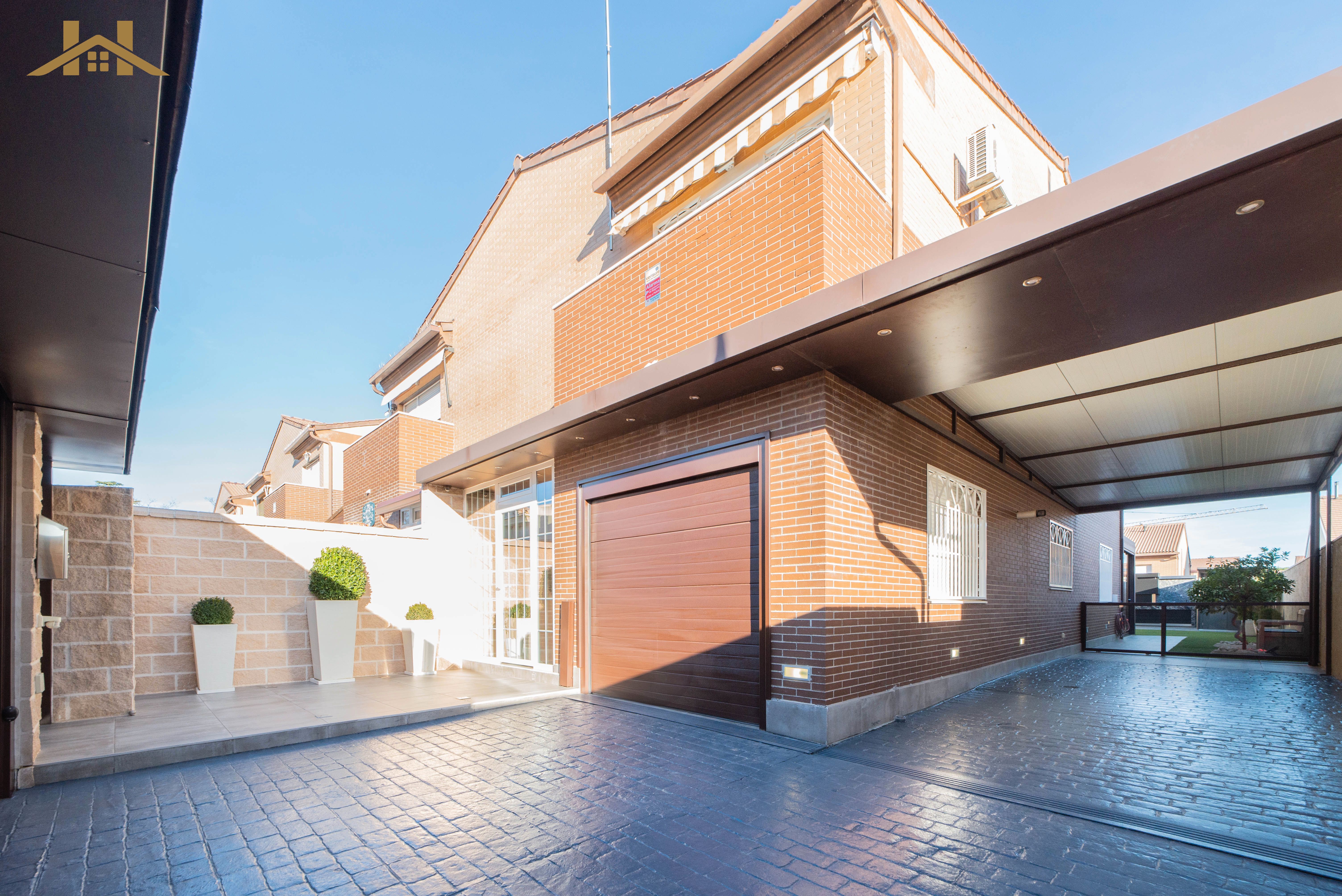 Vista exterior de Casa adosada en venta en Cubas de la Sagra con Aire acondicionado, Calefacción y Jardín privado