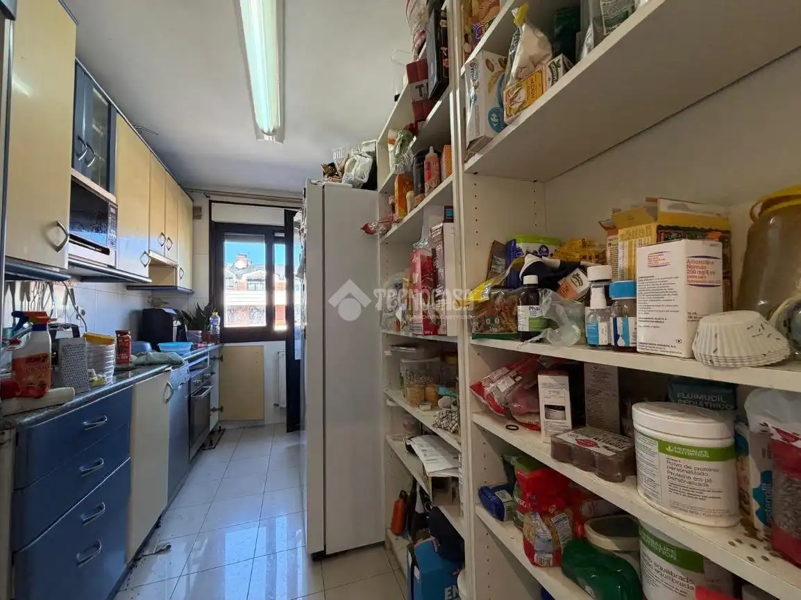 Cocina de Piso en venta en Castro-Urdiales con Piscina comunitaria