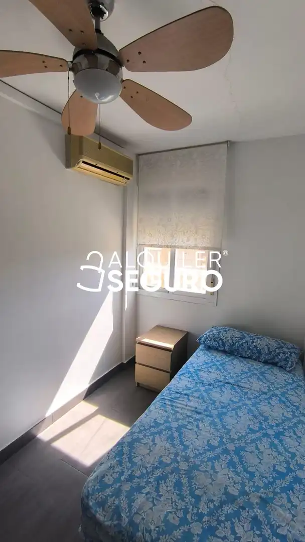 Habitación de Piso de alquiler en Sevilla con Terraza y Amueblado