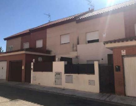 Vista exterior de Casa adosada en venda en Seseña amb Traster