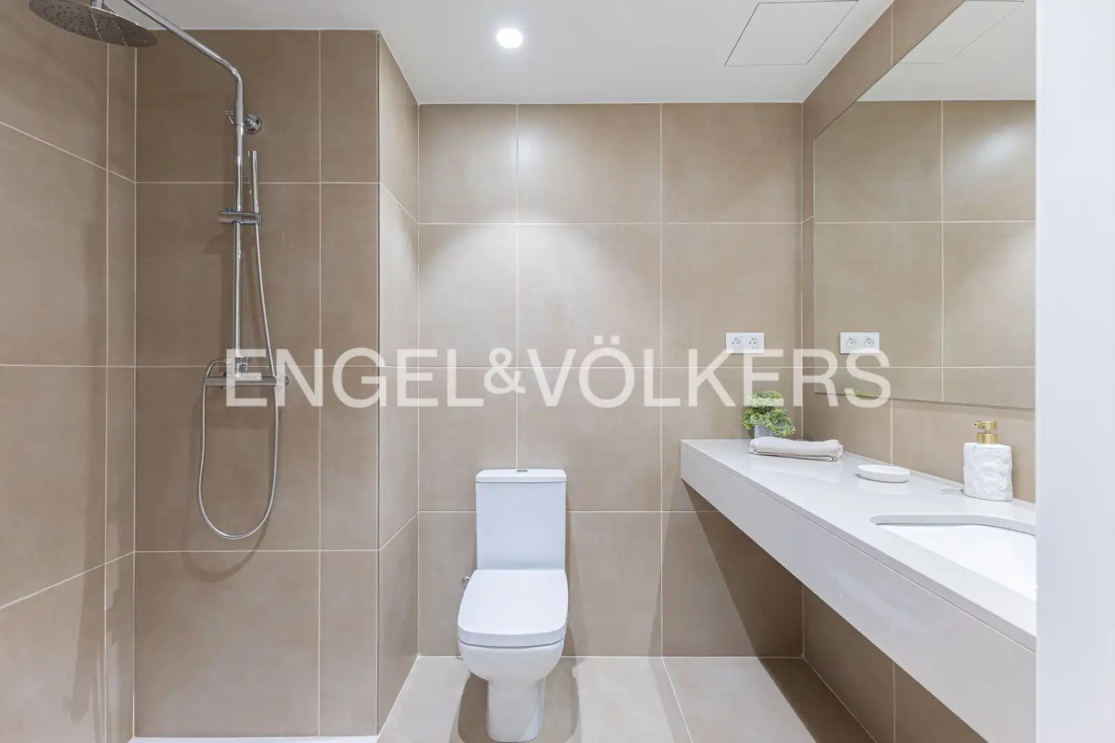 Bathroom of Flat for sale in Barcelona  with Air Conditioner, Heating and Parquet flooring