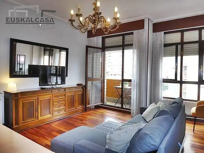 Sala de estar de Apartamento en venta en Bilbao  con Calefacción, Trastero y Balcón