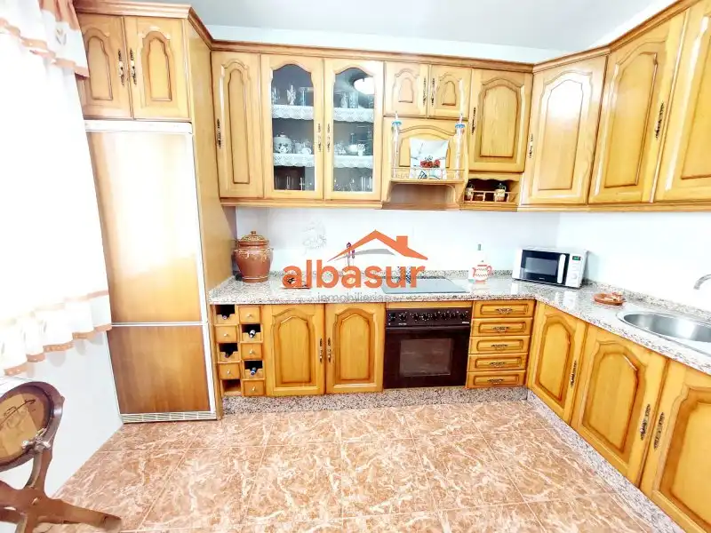 Cuina de Casa o xalet en venda en Córdoba amb Aire condicionat, Calefacció i Jardí privat
