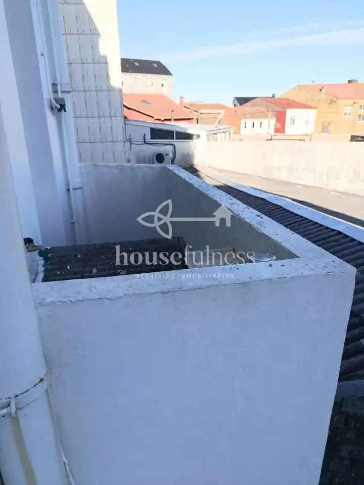 Vista exterior de Edificio en venta en Ferrol