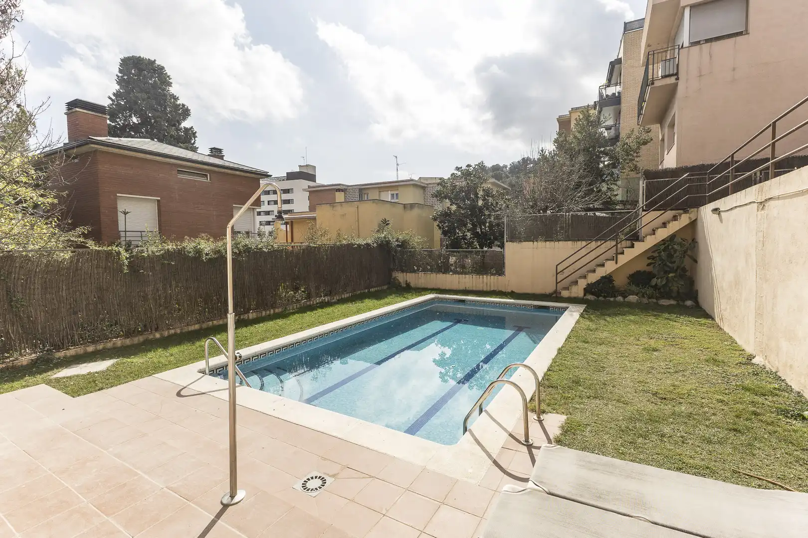 Piscina de Piso en venta en Barcelona con Calefacción, Jardín privado y Terraza