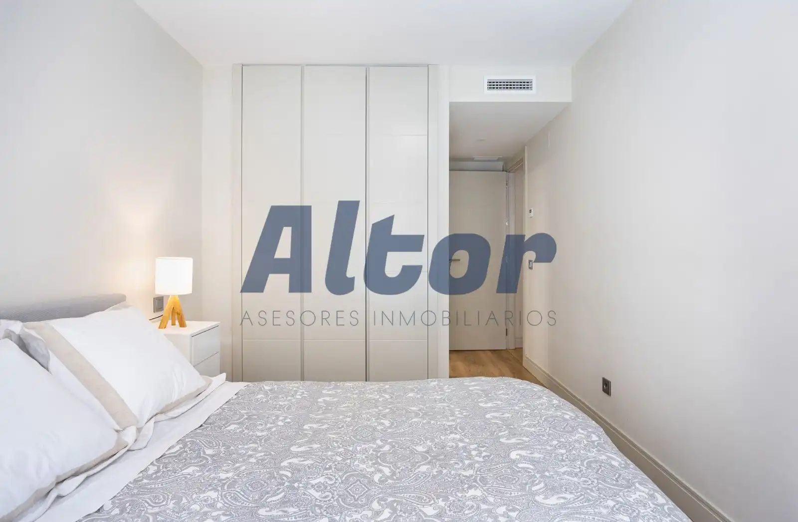 Schlafzimmer von Wohnung zum Verkauf in Madrid mit Klimaanlage, Abstellraum und Schwimmbad