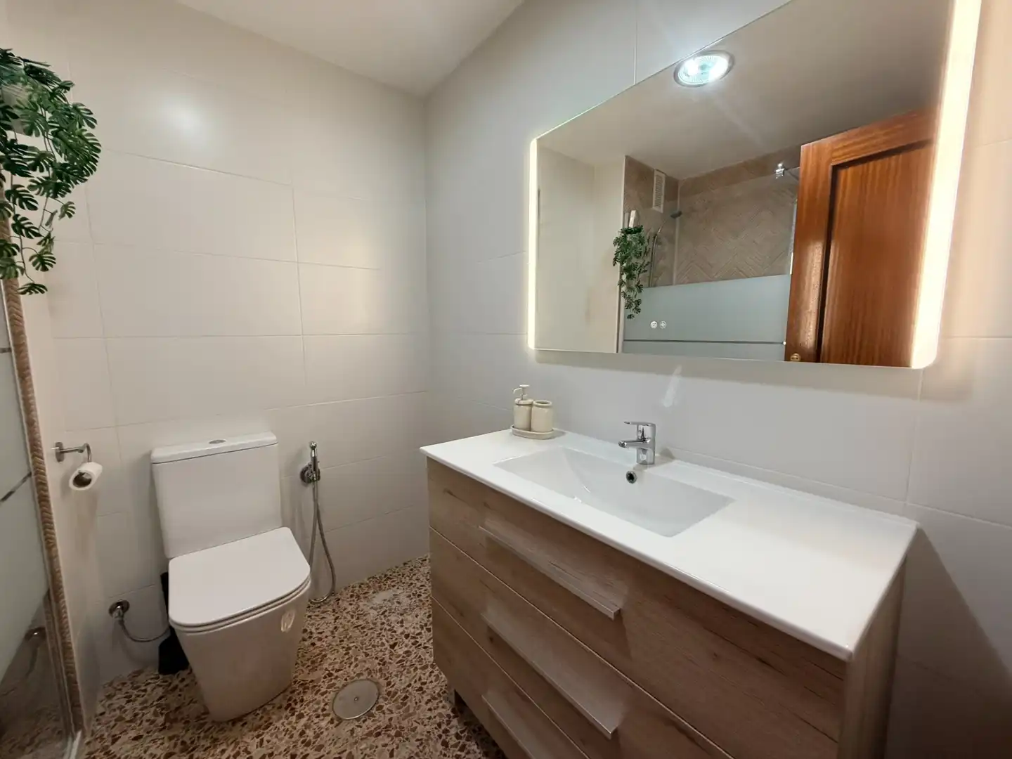 Baño de Piso de alquiler en Cartagena con Aire acondicionado, Terraza y Amueblado